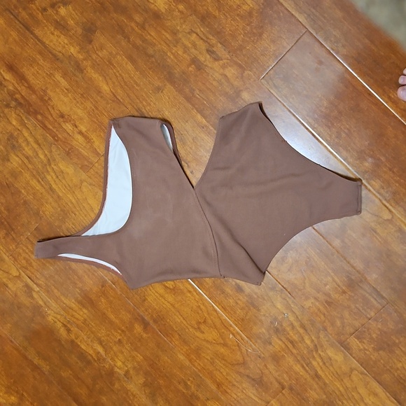 Cupshe Side Cutout Bathing Suit - Picture 7 of 7